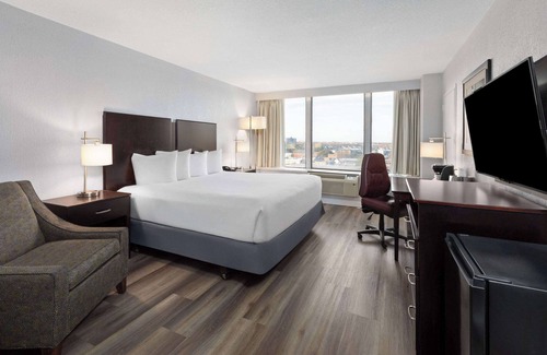 Norfolk Auto Row Historic District Hotel | Wyndham Garden Norfolk Downtown