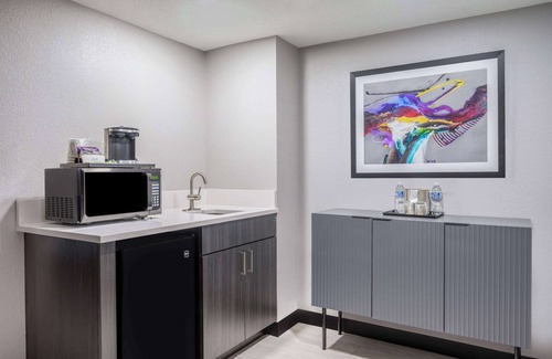 Wayne Hotel | Wyndham Indianapolis Airport