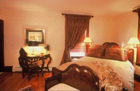 Historic Hill Hotel | Wynstone Inn