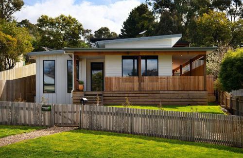 Hepburn House | Wynvale Cottage Hepburn -3 bedroom, dog friendly