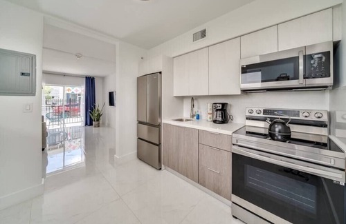 Wynwood Art District Apartment | Wynwood Charm 1, Live the art.1 Free Gated Parking