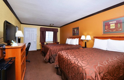 Center Hotel | Xecutive Inn and Suites