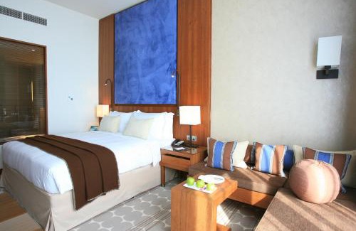 Abu Dhabi Resort | Yas Plaza Marina by IHG