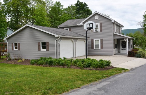 Hopewell House | Yellow Creek Cottage located overlooking Yellow Creek & near Lake Raystown.