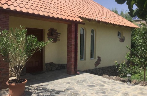 Parpi House | Yellow Guest House