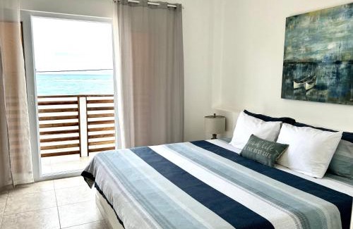 Puerto Villamil Villa | Yellow Heron House