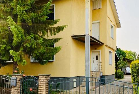 Nowe Miasto Apartment | Yellow House