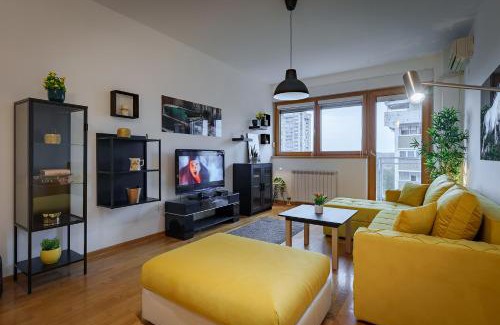 Novi Beograd Apartment | Yellow Lux apartment
