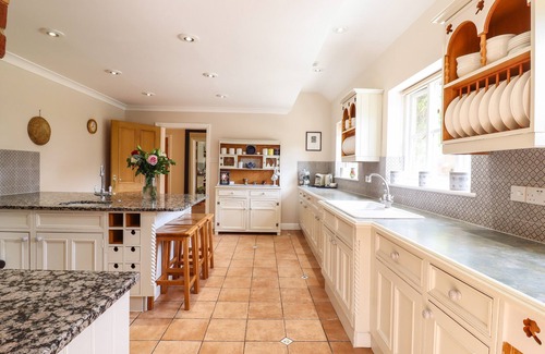 Charlton-on-Otmoor House | YEW TREE FARM, pet friendly, character holiday cottage in Brill
