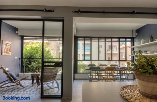 Tel Aviv City Center Apartment | Yohanan Hasandlar