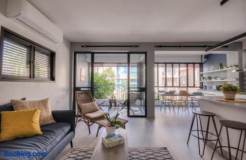 Tel Aviv City Center Apartment | Yohanan Hasandlar