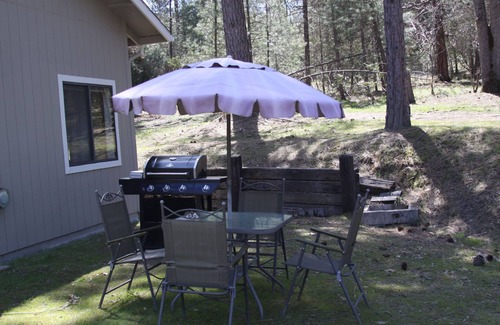 Mariposa Cottage | Yosemite/Mariposa Mountain Get-a-way