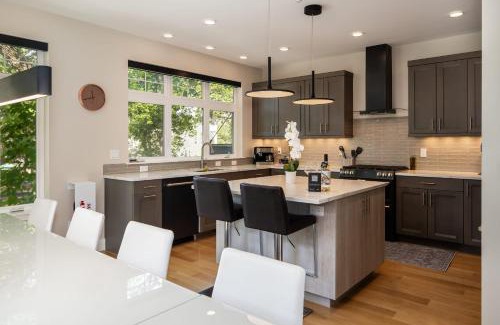 Downtown Bozeman House | Your Downtown Urban Sanctuary - Walk to EVERYTHING