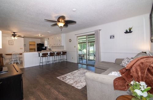 Rainbow City House | Your Home Away From Home In Rainbow City, Convenient Location