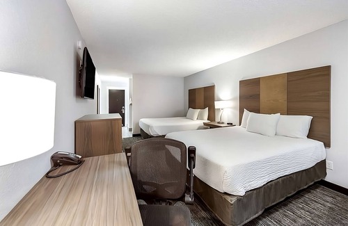 Grants Pass Resort | Your Home Away From Home! 2 Amazing Units! w/Pool Access, Near Rogue River