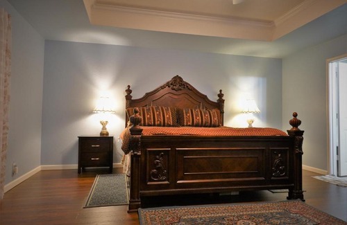 Wetmore House | Your Ideal Getaway Home! Close to UTSA & Six Flags
