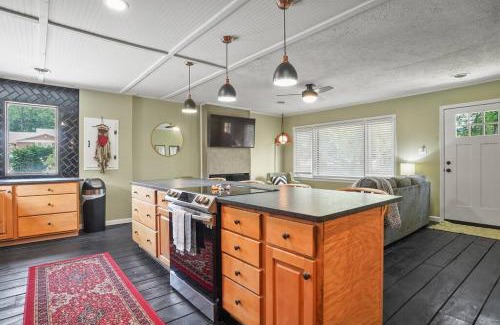 Stow House | Your Perfect Updated Getaway In A Central Location