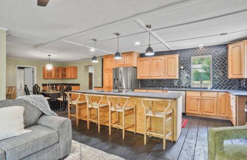 Stow House | Your Perfect Updated Getaway In A Central Location