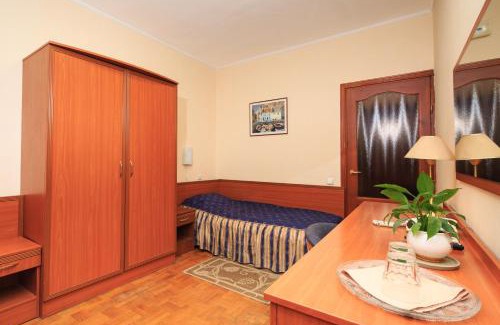 Svyatoshyns'kyi District Hotel | Zhayvir