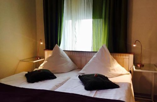 Radebeul House | ZU DEN LINDEN - RADEBEUL Pension mit Restaurant