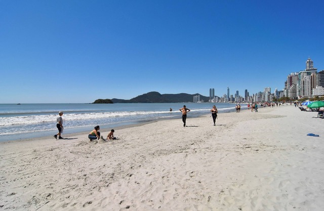 Ótima localização na Barra Sul, 250m do Mar XX1976