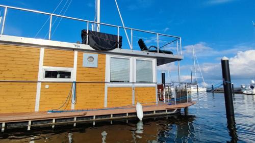 ÖKO Budget Hausboot Retreat Mondschein