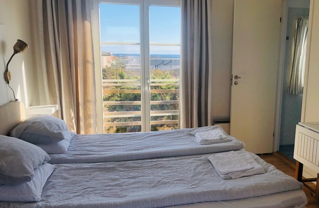 Övernattningsrum. Mycket prisvärt. Egen ingång. Eget badrum. Getterön. Varberg