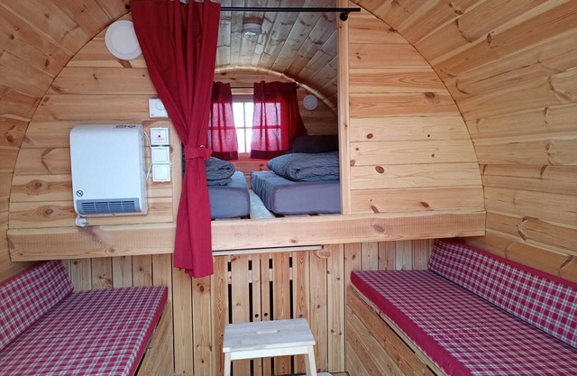Übernachtungsfass - Kleines Fass mit Kleiner Terrasse