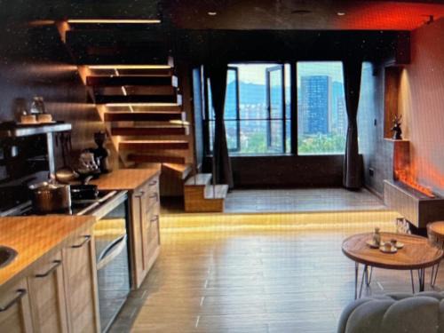 哲帆民宿 大竹林江与城loft复式智能房店