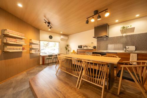 桜たろう紅葉じろうの都-10月21日から10日間1周年セール!キッズエリア大好評!九州観光拠点 アウトレットコストコお買い物