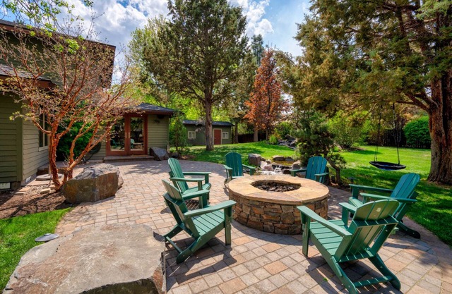 0.5 Acre Cozy Oasis, Family/Pet-Friendly, , Water Feature, River Trails