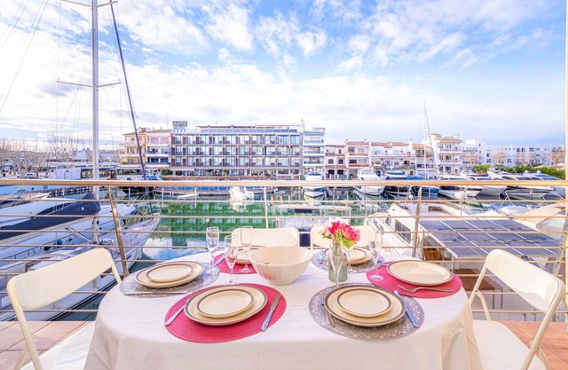 0163-PORT SALINS Apartment with canal view