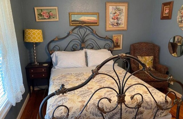 03) The Sweet Bay Room