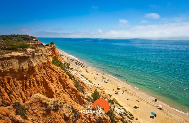 #038 Spacious with Private Porch, 600 mts Beach