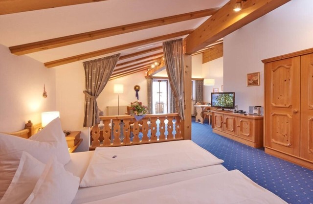 (04) Cozy one-room vacation apartments, approx. 52 sqm, kitchen and balcony