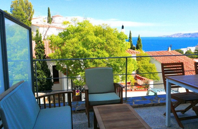 050 Apartment to rent sea views with terrace quiet area