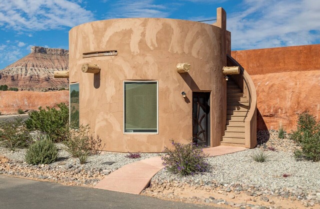 #06 - 2QB Anasazi Cliff Dwelling Hot Tub & Kitchen
