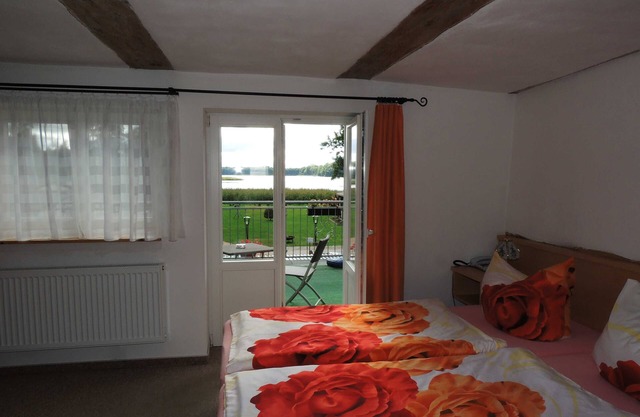 06 double room with terrace and view of the Dobbertiner See - Insel-Hotel Dobbertin