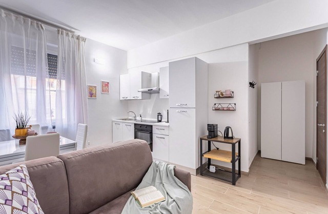 0648PV - Athena Home