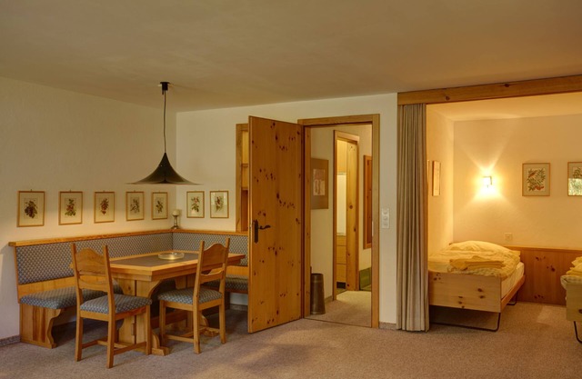 1 1/2-room flat with lake view on the 2nd floor