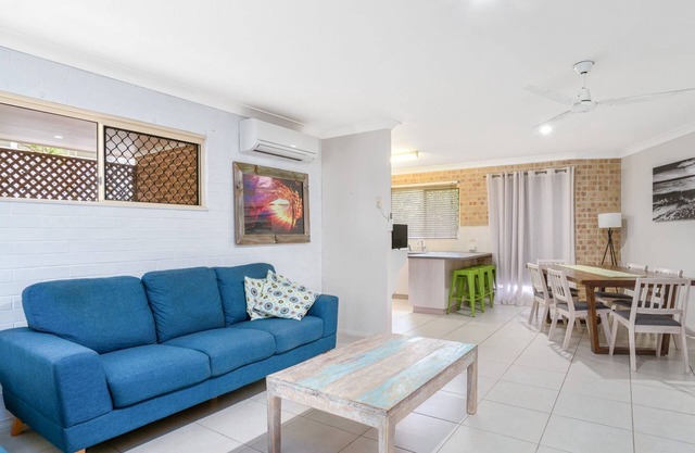 1/1 Rumbalara Avenue - Rainbow Beach. Walk to everything