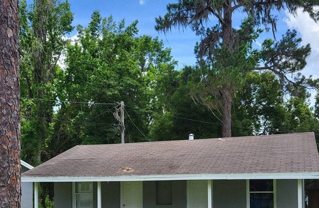 1/1 Wifi, King Size Bed, Kitchen & essentials. Well appointed cottage for R&R.
