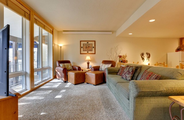 1/2 Mi to Granby Ranch: Townhome w/Fireplace!