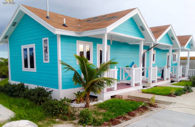 1-2 MINUTES AWAY FROM THE BEACH