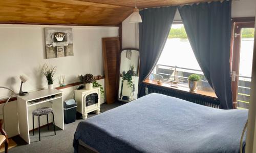 1-2 pp ROOM AMS Airport great view lake