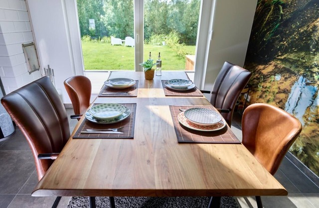 1 - 4 Personen Haustiere Willkommen Großer Garten 2 Schlafzimmer, 1 Bad mit Dusche und WC, Whirlpool, Sauna, 1 WC Separat
