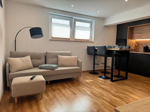 1,5-Zimmer, Top ausgestattet, 4 Pers, Souterrain, Self Check-in, Parkplatz, Netflix & Amazon Prime