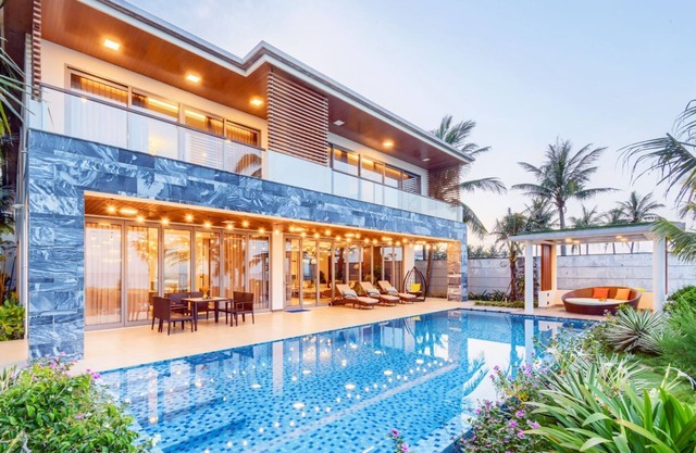 #1: Anna's Luxurious Beachfront Villa- The Best Place To Stay in Da Nang