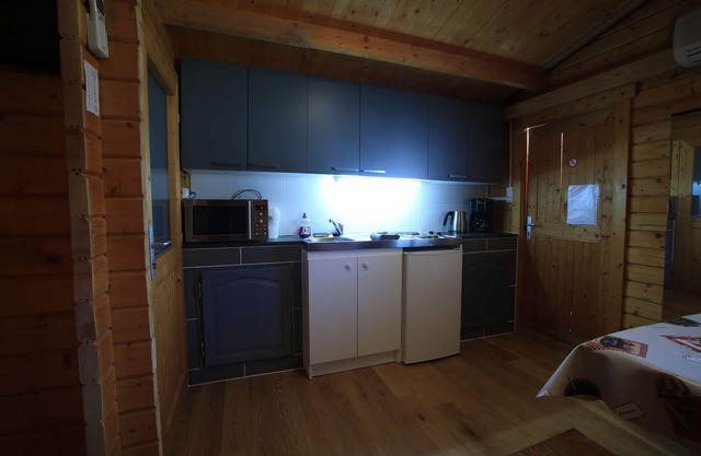 1 Apartment type chalet. Fully equipped, air conditioned with pool. Private