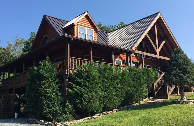 1 Appalachian Sky - Beautiful home with hot tub, amazing views, pool table, theater room!